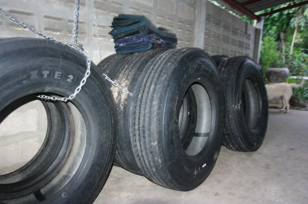 ขายยางใหม่ปี 2013 ครับ มิชลิน 11r 22.5 (4เส้น)