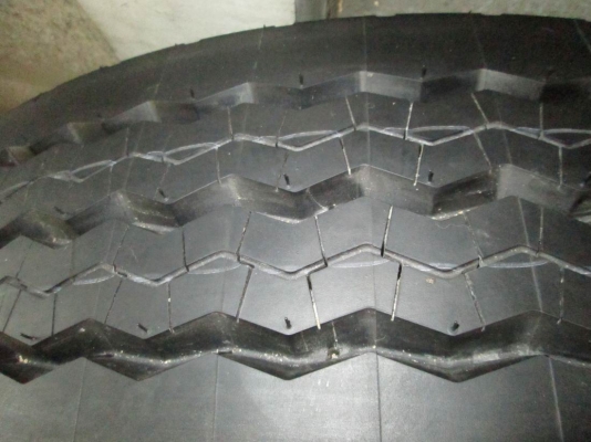 ขายยางใหม่ปี 2013 ครับ มิชลิน 11r 22.5 (4เส้น)