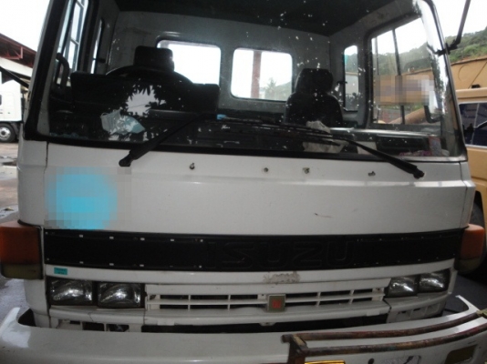 ISUZU 165 แรงม้า หัวเดิม เครื่องเดิม คัซซีสวยค่ะ ISUZU 165 แรงม้า หัวเดิม เครื่องเดิม คัซซีสวยค่ะ