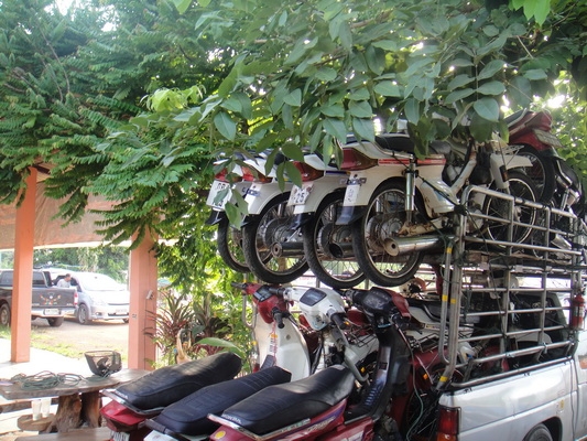 ขายฮอนด้าดรีม คุรุสภา สีขาว สภาพสวยพร้อมใช้งาน (ทะเบียนพร้อมชุดโอน )