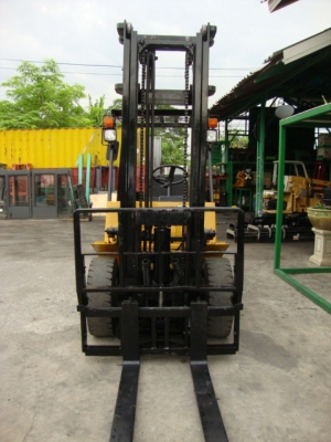 ขายรถโฟล์คลิฟท์  T.C.M.  FD30-Z7  เครื่องยนต์ดีเซล  เสาสูง  4  เมตร  ฮิ้งโฟล์ค  เกียร์ธรรมดา  งา 1,070  มม.  ยางลม