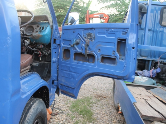 อีซูซุ เครื่อง100ฝาดำ ภาษีเต็มถึงปี 57 หัวเก๋งสาดสีใหม่รถขับขี่ดี