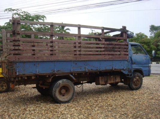 อีซูซุ เครื่อง100ฝาดำ ภาษีเต็มถึงปี 57 หัวเก๋งสาดสีใหม่รถขับขี่ดี