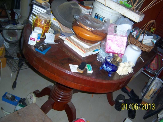 ขายโต๊ะกินข้าวไม้มะค่า สวยๆ ครับ
