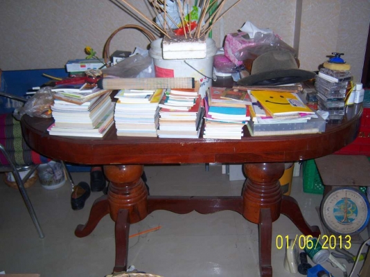 ขายโต๊ะกินข้าวไม้มะค่า สวยๆ ครับ