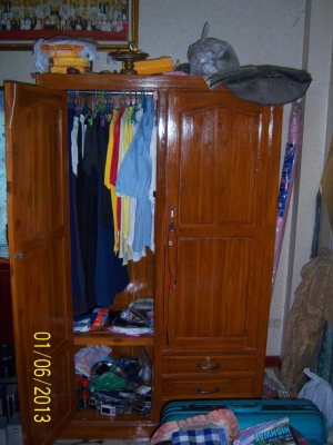 ขายตู้เสื้อผ้า ไม้สัก  สวยๆ