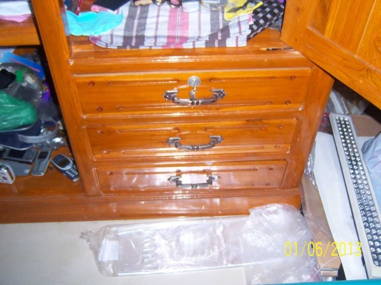 ขายตู้เสื้อผ้า ไม้สัก  สวยๆ