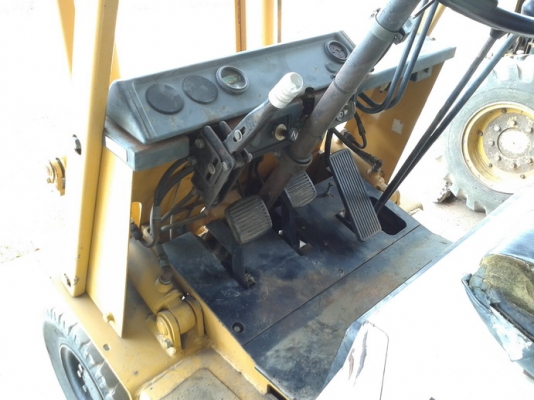 ขายรถยกเก่านอก KOMATSU  น้ำหนักยก 1 ตัน เครื่องเบนซิน เก่านอกยังไม่เคยใช้งานในไทย