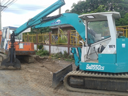 ขายรถแบ็คโฮ หัวคีบ  HANIX  s&amp;b 550gs