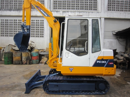 ขาย รถขุด KOMATSU รุ่น PC30-6- มีหัวเก๋ง มือสองญี่ปุ่น