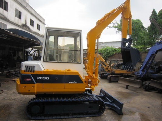 ขาย รถขุด KOMATSU รุ่น PC30-6- มีหัวเก๋ง มือสองญี่ปุ่น ขาย รถขุด KOMATSU รุ่น PC30-6- มีหัวเก๋ง มือสองญี่ปุ่น