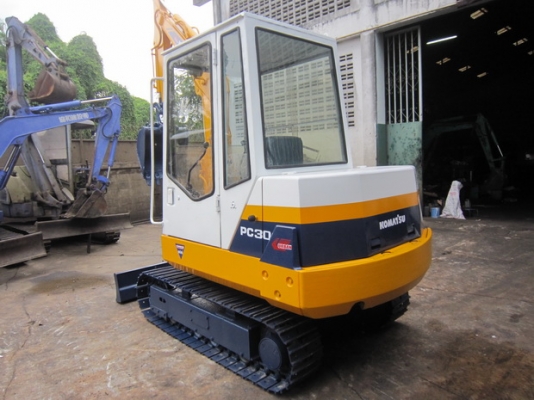 ขาย รถขุด KOMATSU รุ่น PC30-6- มีหัวเก๋ง มือสองญี่ปุ่น ขาย รถขุด KOMATSU รุ่น PC30-6- มีหัวเก๋ง มือสองญี่ปุ่น