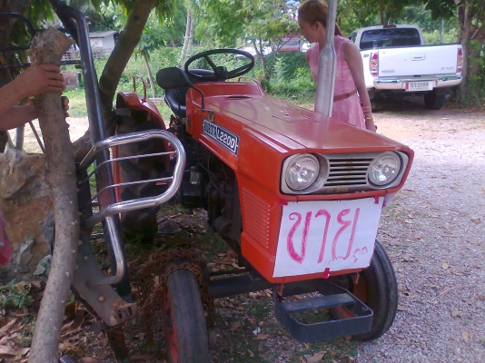ขาย..รถไถ KUBOTA L2200 แถมฟรี อุปกรณ์ที่ตัดหญ้า และผาน 3 อย่างดี ไว้ให้ใช้งาน.