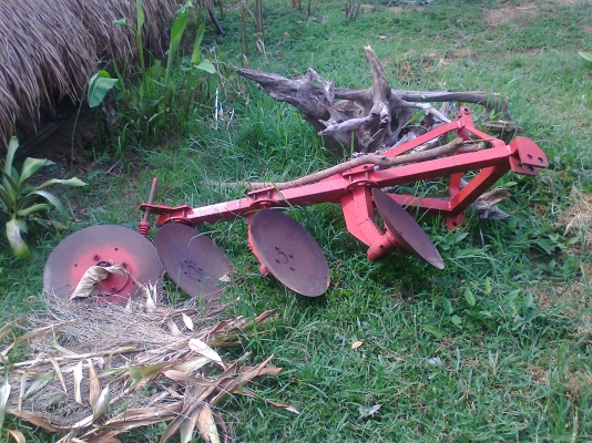 ขาย..รถไถ KUBOTA L2200 แถมฟรี อุปกรณ์ที่ตัดหญ้า และผาน 3 อย่างดี ไว้ให้ใช้งาน.