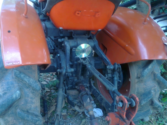 ขาย..รถไถ KUBOTA L2200 แถมฟรี อุปกรณ์ที่ตัดหญ้า และผาน 3 อย่างดี ไว้ให้ใช้งาน.