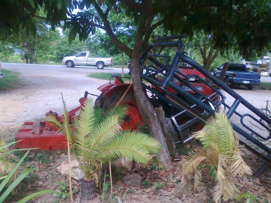 ขาย..รถไถ KUBOTA L2200 แถมฟรี อุปกรณ์ที่ตัดหญ้า และผาน 3 อย่างดี ไว้ให้ใช้งาน.