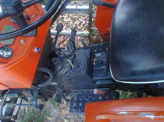 ขาย..รถไถ KUBOTA L2200 แถมฟรี อุปกรณ์ที่ตัดหญ้า และผาน 3 อย่างดี ไว้ให้ใช้งาน.