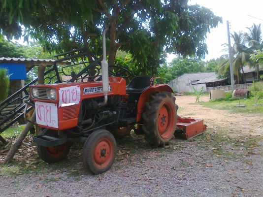ขาย..รถไถ KUBOTA L2200 แถมฟรี อุปกรณ์ที่ตัดหญ้า และผาน 3 อย่างดี ไว้ให้ใช้งาน.