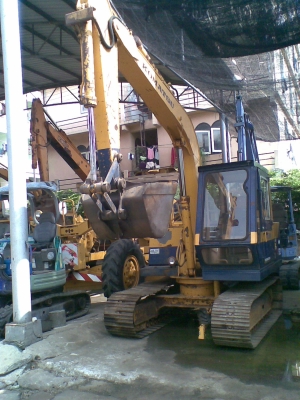 ต้องการขายรถขุดยี่ห้อkomatsu-pc60-2รถนำเข้าจากญี่ปุ่น