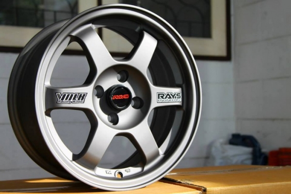 ล้อใหม่15" TE37 4รู100 กว้าง7 ออฟ38 สีเทากัลด้าน งานเหมือนแท้