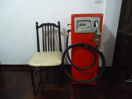 ขายตู้จ่ายน้ำมันโบราณอายุเกิน 50 ปีสภาพใช้ได้ครับ ใช้งานได้