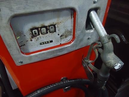 ขายตู้จ่ายน้ำมันโบราณอายุเกิน 50 ปีสภาพใช้ได้ครับ ใช้งานได้