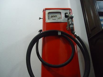 ขายตู้จ่ายน้ำมันโบราณอายุเกิน 50 ปีสภาพใช้ได้ครับ ใช้งานได้