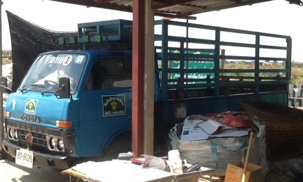 TOYOTA DYNA 85 HP กระบะคอกเหล็กความยาว 4.30 เมตรสภาพสวย เครื่องแน่นแรงดี หัวเก๋งภายในสวยครบไม่มีผุกร่อน ช่วงล่างคัชซีสวย ยาง 8.25 ขอบ 16 สภาพดี 70\% พร้อมบรรทุกพร้อมใช้งาน เอกสารทะเบียนภาษีครบพร้อมโอน ราคาต่อรองได้ครับ