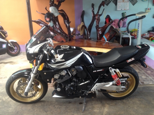 ขาย cb 400 เทค1 สนใจติดต่อ รุต 081-3585353