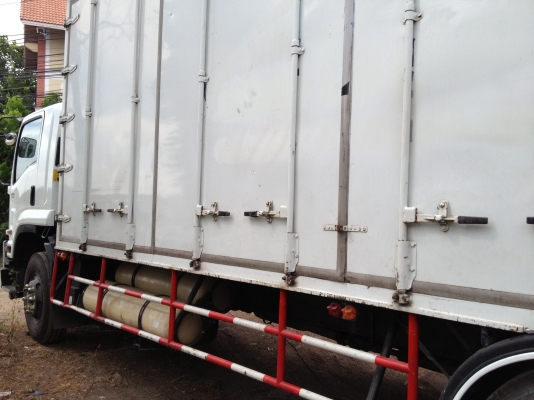 ขาย ISUZU FTRหัวโรโบคอบ CNG ห้างแท้ออกตรีเพชรปี 53 ตู้แห้งอลูมิเนียม10บาน 7.5เมตร เหมือนรถใหม่ จดทะเบียน ตุลาคม 2553