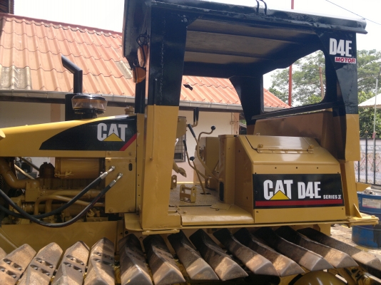 ขายแทรคเตอร์ D4E CAT เครื่องยนต์ 43V S/N 52X