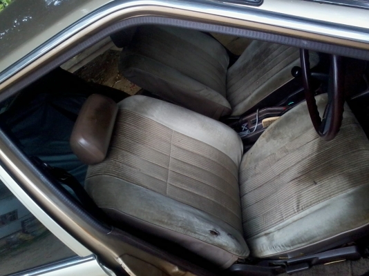 KE 70 หน้าแหลม4 ประตู เกียร์ธรรมดา สีมีแตกลายงาที่ฝากระโปงกระโจงหน้ารถไม่ผุโครงร่างรถไม่ผุขับขี่ได้อยู่ อยู่ในราคาสภาพสมน้ำสมเนื้ออยู่ในราคา 45000