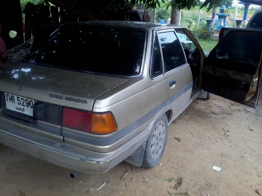 KE 70 หน้าแหลม4 ประตู เกียร์ธรรมดา สีมีแตกลายงาที่ฝากระโปงกระโจงหน้ารถไม่ผุโครงร่างรถไม่ผุขับขี่ได้อยู่ อยู่ในราคาสภาพสมน้ำสมเนื้ออยู่ในราคา 45000