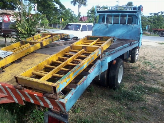 อีซูซุ 6 ล้อ 100 แรง เครื่องดี ครัดซียังไม่ผุพอได้ ยาว 4 เมตร 30  ใช้งานขนย้ายแทรกเตอร์แม็คโคเล็กหางพับขึ้น ขาย 185000