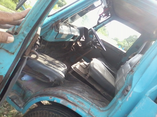 อีซูซุ 6 ล้อ 100 แรง เครื่องดี ครัดซียังไม่ผุพอได้ ยาว 4 เมตร 30  ใช้งานขนย้ายแทรกเตอร์แม็คโคเล็กหางพับขึ้น ขาย 185000