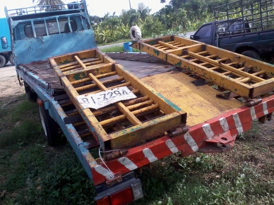 อีซูซุ 6 ล้อ 100 แรง เครื่องดี ครัดซียังไม่ผุพอได้ ยาว 4 เมตร 30  ใช้งานขนย้ายแทรกเตอร์แม็คโคเล็กหางพับขึ้น ขาย 185000