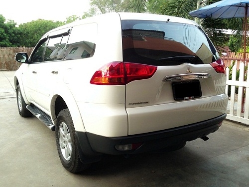 ขายถูกมาก Mitsubishi Pajero Sport 2.4GLS ปี2012 + LPG สีขาวมุก เกียร์ธรรมดา