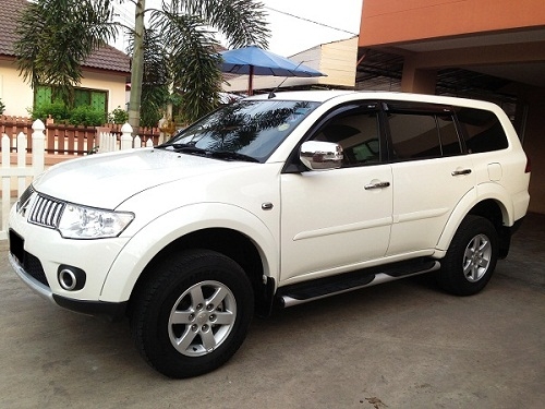 ขายถูกมาก Mitsubishi Pajero Sport 2.4GLS ปี2012 + LPG สีขาวมุก เกียร์ธรรมดา