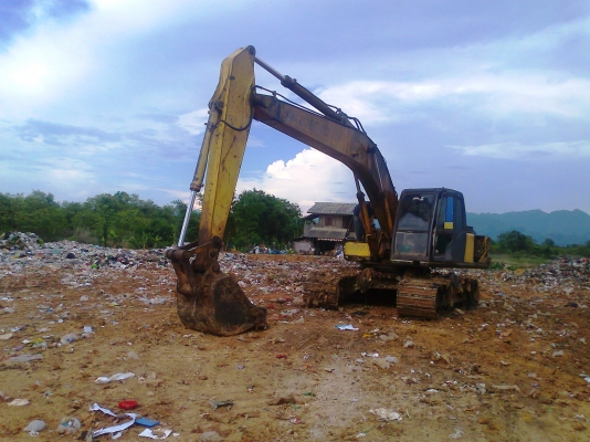 ขายด่วน  รถแบคโฮ KOBELCO SK200 M3 เก๋งเทา เครื่องเดิม ปั้มเดิม รถทำงานดี มีโซ่สวยทั้งสองข้าง มีทะเบียน รถทำงานกลบขยะ.