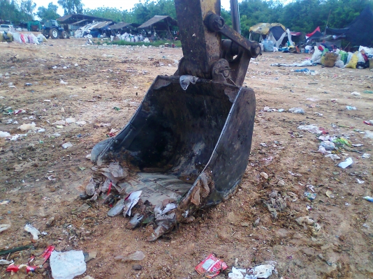 ขายด่วน  รถแบคโฮ KOBELCO SK200 M3 เก๋งเทา เครื่องเดิม ปั้มเดิม รถทำงานดี มีโซ่สวยทั้งสองข้าง มีทะเบียน รถทำงานกลบขยะ.