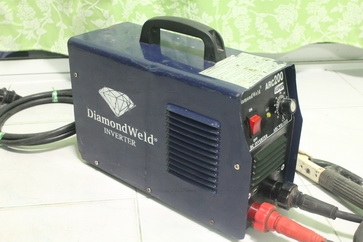 เครื่องระบบอินเวอเตอร์ยี่ห้อ diamond weld รุ่น arc200 super พร้อมใช้งานครับ