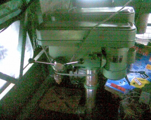 แท่น สว่าน ความสูงประมาณ 1 เมตร  หัวจับ 8 หุน