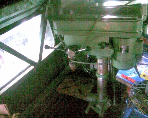 แท่น สว่าน ความสูงประมาณ 1 เมตร  หัวจับ 8 หุน