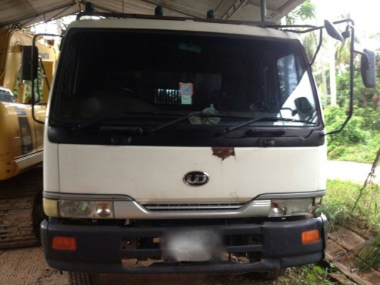 รถนิสสัน 6 ล้อดั้ม 220 แรงม้า ปี 49  สนใจติดต่อ 081 - 6079515