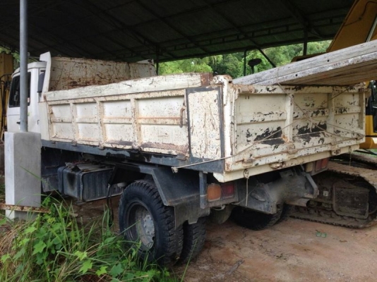 รถนิสสัน 6 ล้อดั้ม 220 แรงม้า ปี 49  สนใจติดต่อ 081 - 6079515