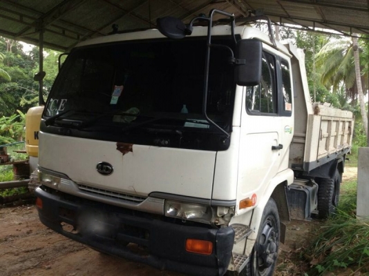 รถนิสสัน 6 ล้อดั้ม 220 แรงม้า ปี 49  สนใจติดต่อ 081 - 6079515