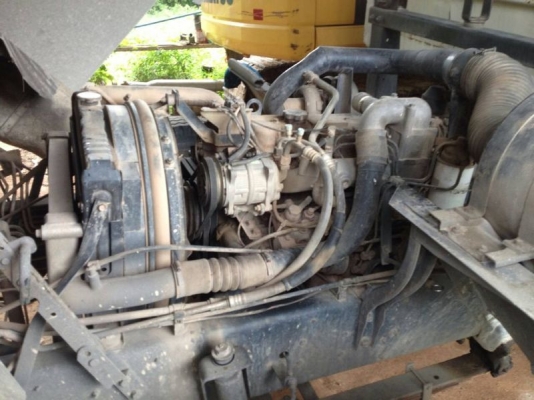 รถนิสสัน 6 ล้อดั้ม 220 แรงม้า ปี 49  สนใจติดต่อ 081 - 6079515