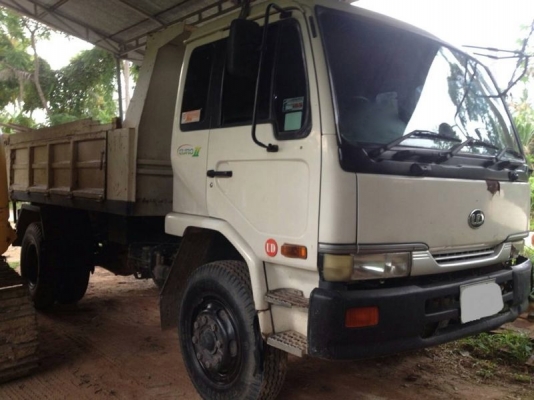 รถนิสสัน 6 ล้อดั้ม 220 แรงม้า ปี 49  สนใจติดต่อ 081 - 6079515