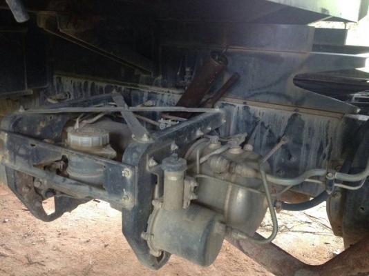 รถนิสสัน 6 ล้อดั้ม 220 แรงม้า ปี 49  สนใจติดต่อ 081 - 6079515