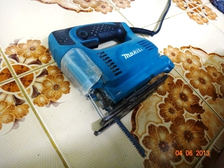 เลื่อยฉลุไฟฟ้า (Jig Saw) makita รุ่น 4327 (450w.) ปรับรอบได้ เลื่อยฉลุไฟฟ้า (Jig Saw) makita รุ่น 4327 (450w.) ปรับรอบได้